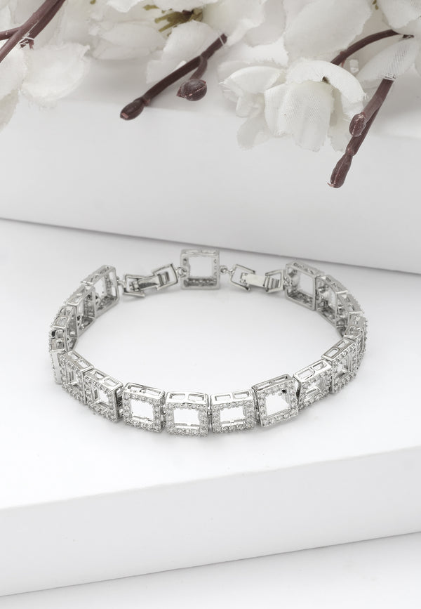 Diva Hollow Square Chain Armband