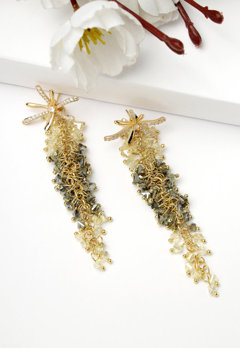 Boucles d'oreilles longues à perles florales dorées