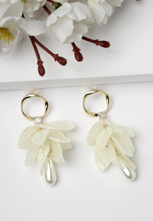 Cascading White Leaf Dangle Oorbellen