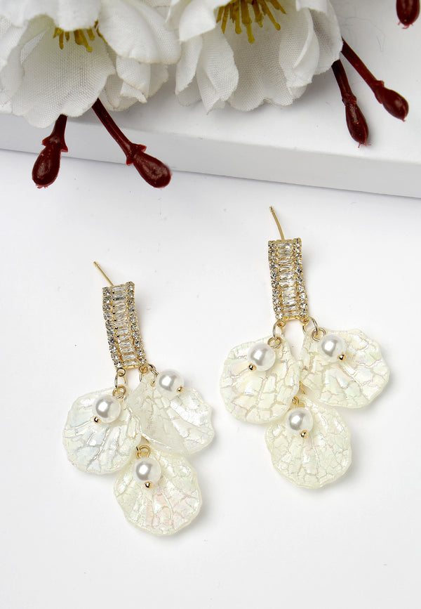 Boucles d'oreilles pendantes coquillage blanc