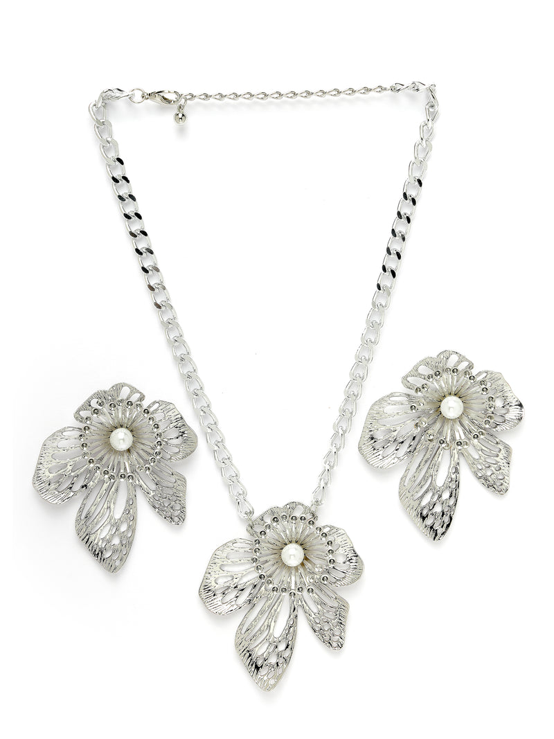 Ensemble pendentif et boucles d'oreilles fleur argentée étincelante