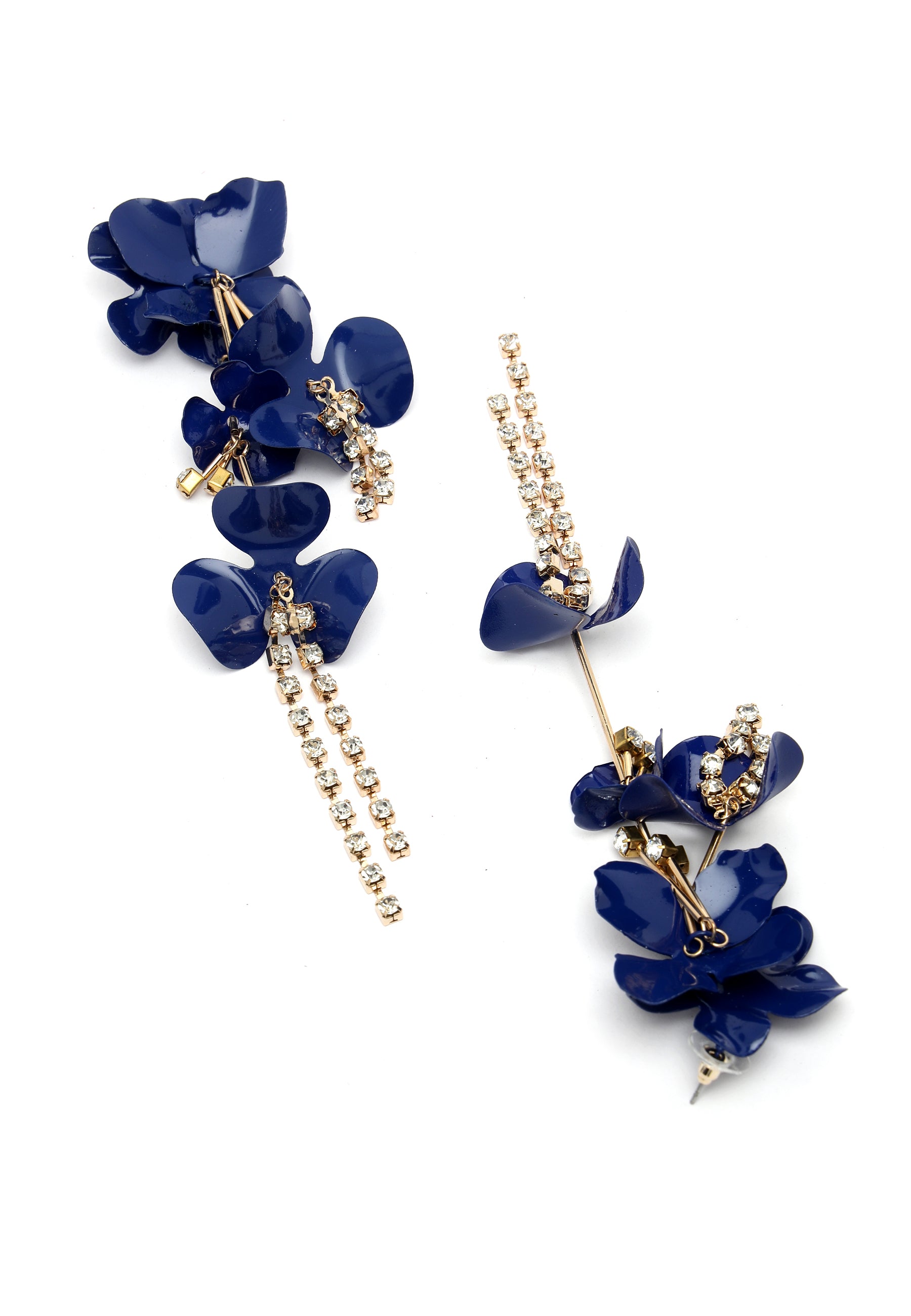 Długie niebieskie kolczyki w kwiaty