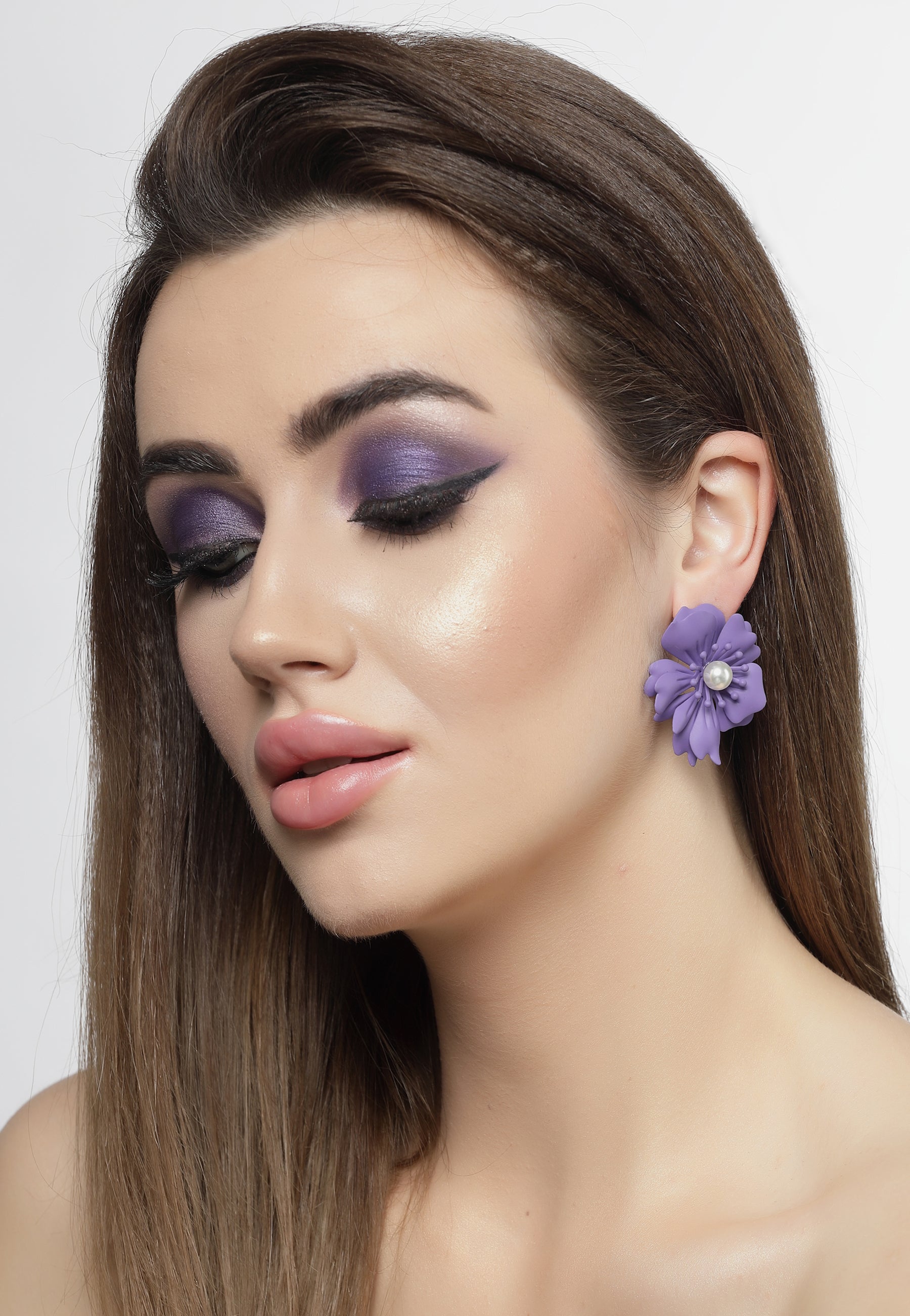 Blommiga pärlorhängen i violett