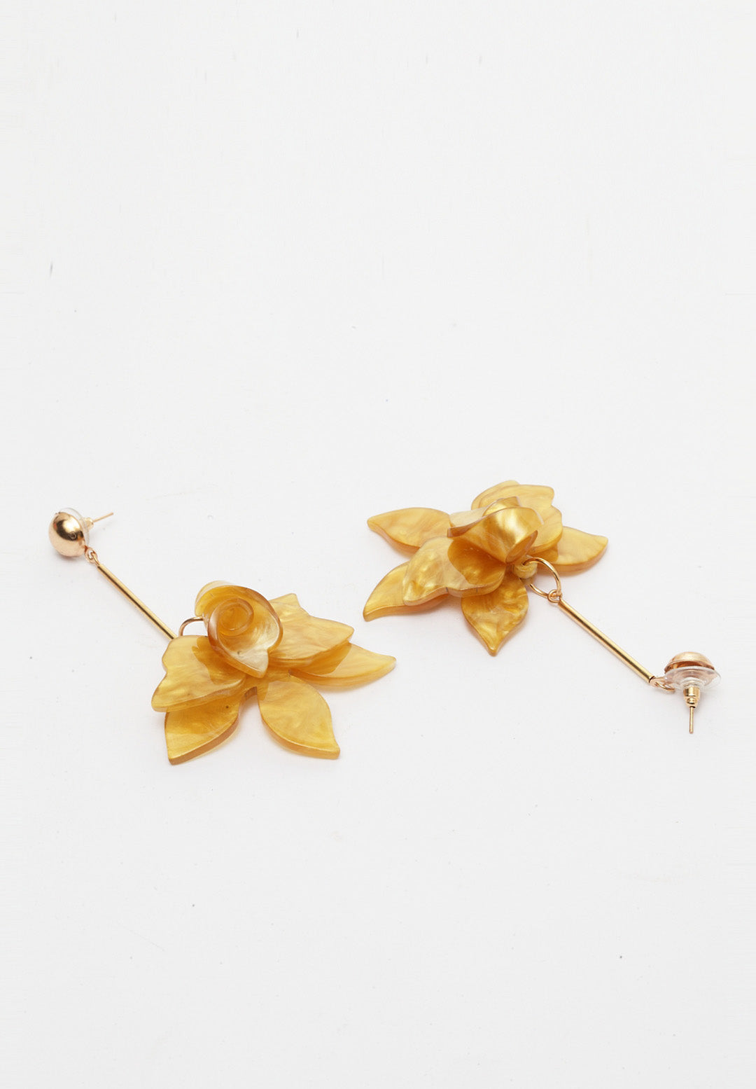 Boucles d'oreilles pendantes fleurs en résine