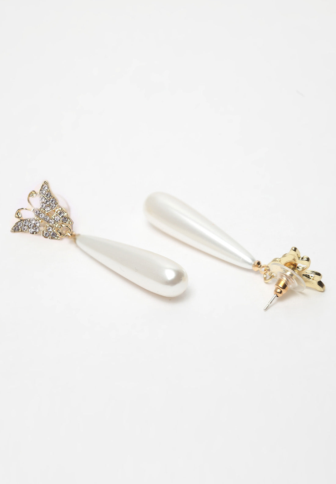 Kolczyki z kryształowymi perłami i srebrnymi motylkami