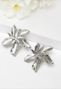 Metallic zilveren bloemen Stud Oorbellen